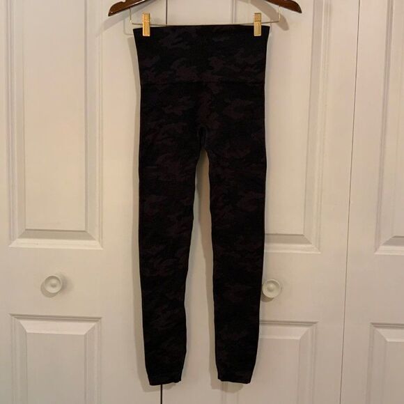Spanx Look at Me Now Black Grey Camo Ankle Slimming Leggings Small - Picture 7 of 11